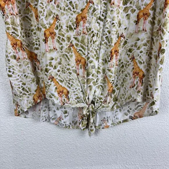 Jane + Delancey Giraffe Print Button Front Tie Hem Top Size L - Picture 4 of 5